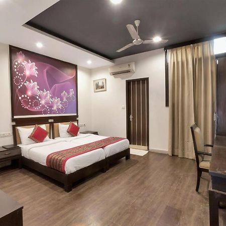 Hotel Oyo 9841 The Vivir 1 à Noida Extérieur photo