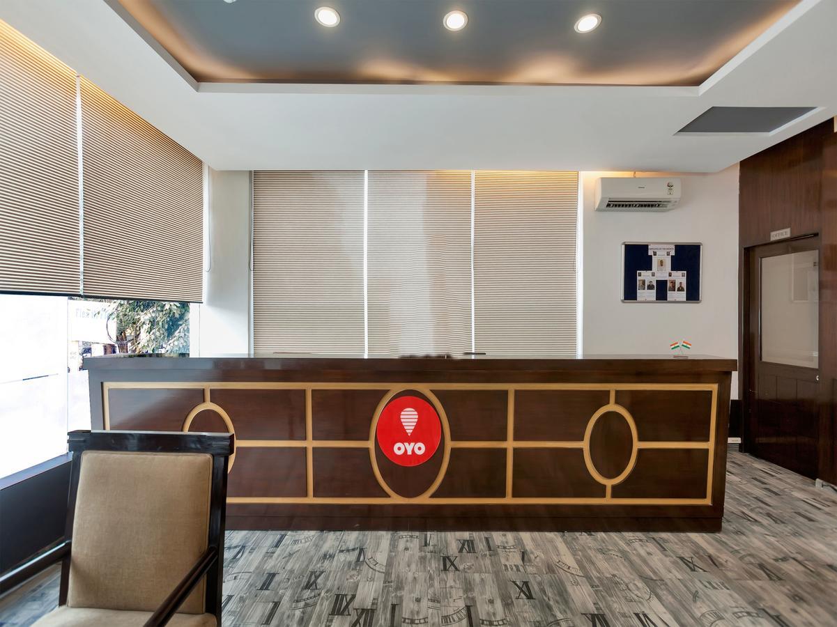 Hotel Oyo 9841 The Vivir 1 à Noida Extérieur photo