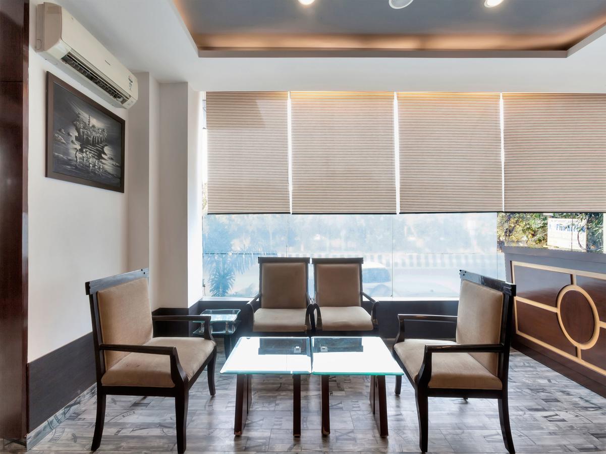 Hotel Oyo 9841 The Vivir 1 à Noida Extérieur photo