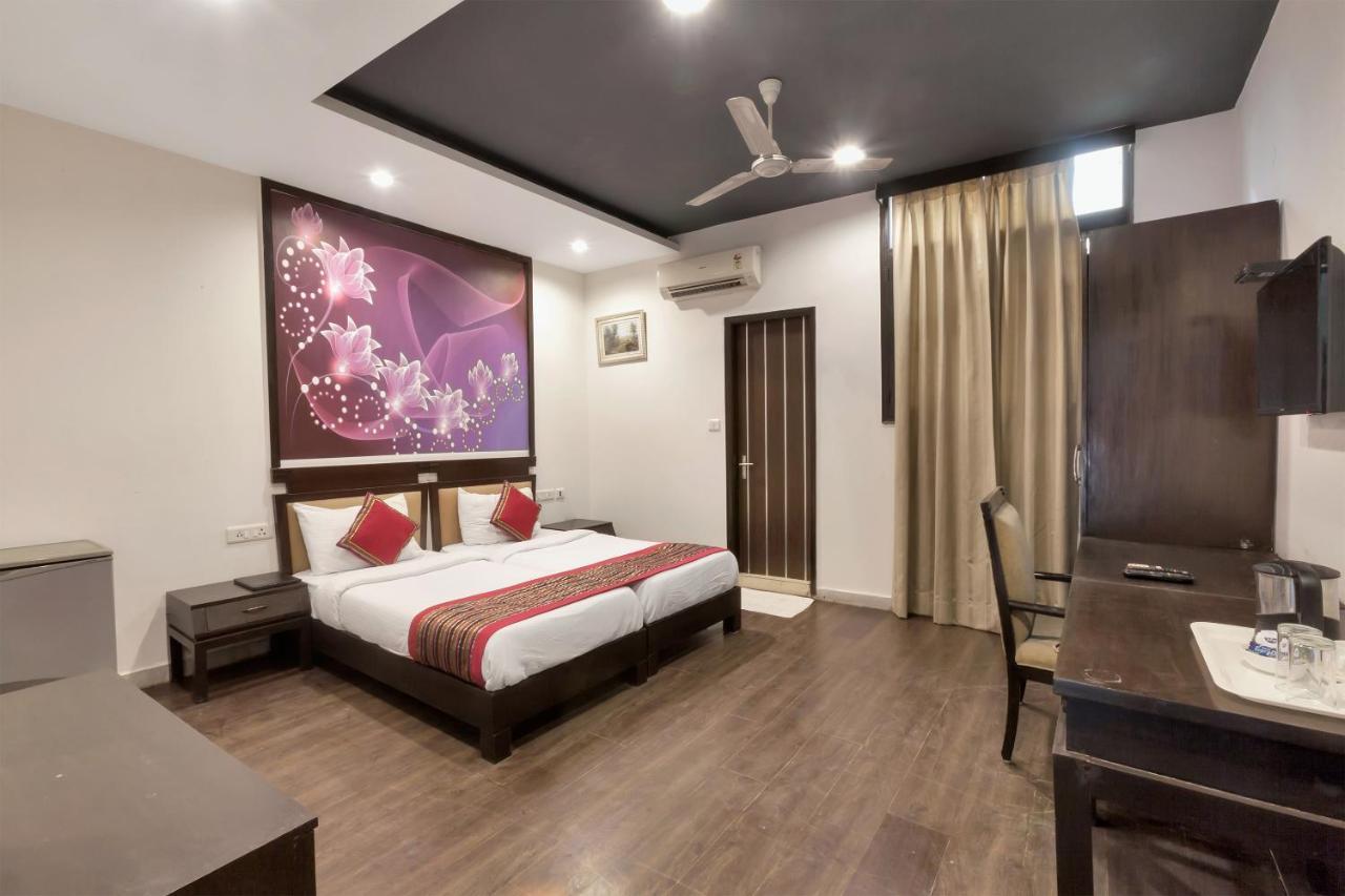 Hotel Oyo 9841 The Vivir 1 à Noida Extérieur photo