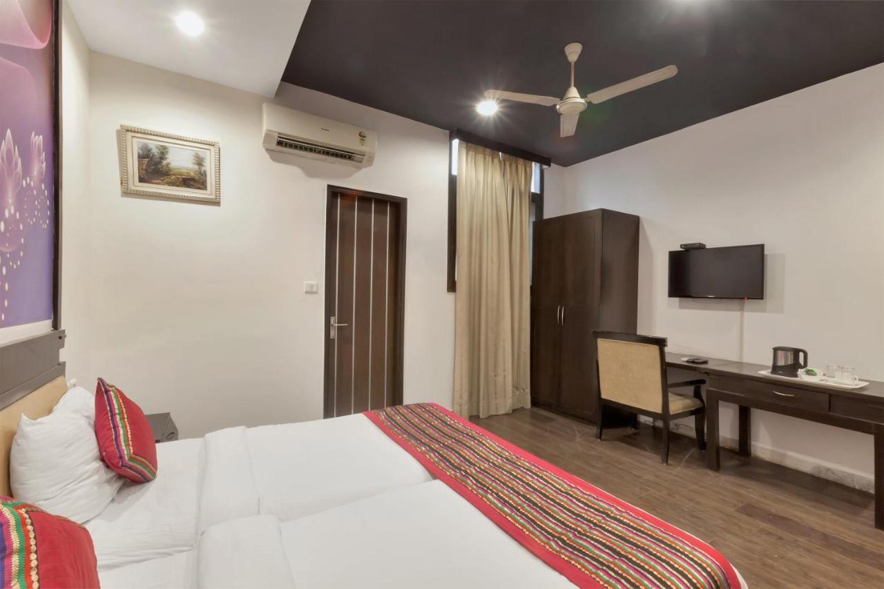 Hotel Oyo 9841 The Vivir 1 à Noida Extérieur photo