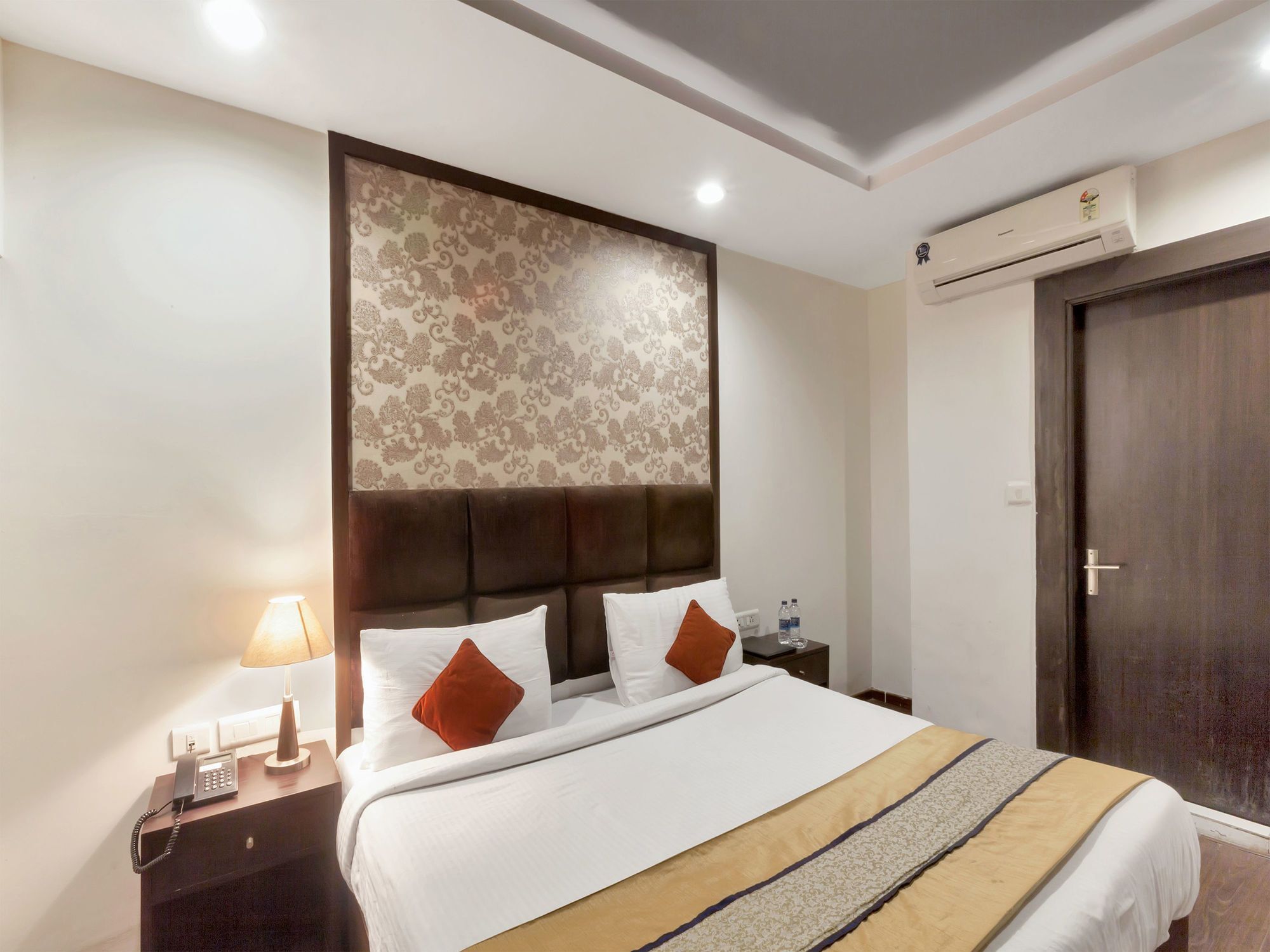 Hotel Oyo 9841 The Vivir 1 à Noida Extérieur photo