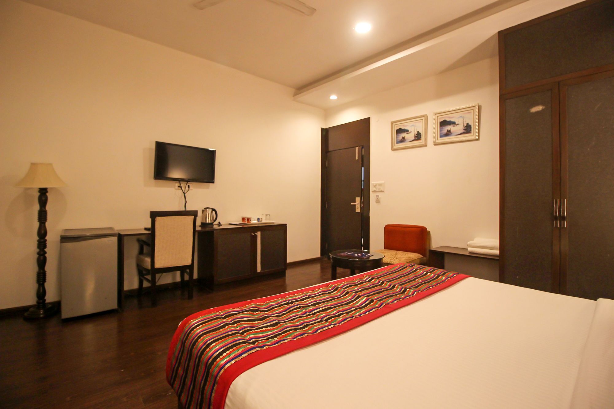 Hotel Oyo 9841 The Vivir 1 à Noida Extérieur photo