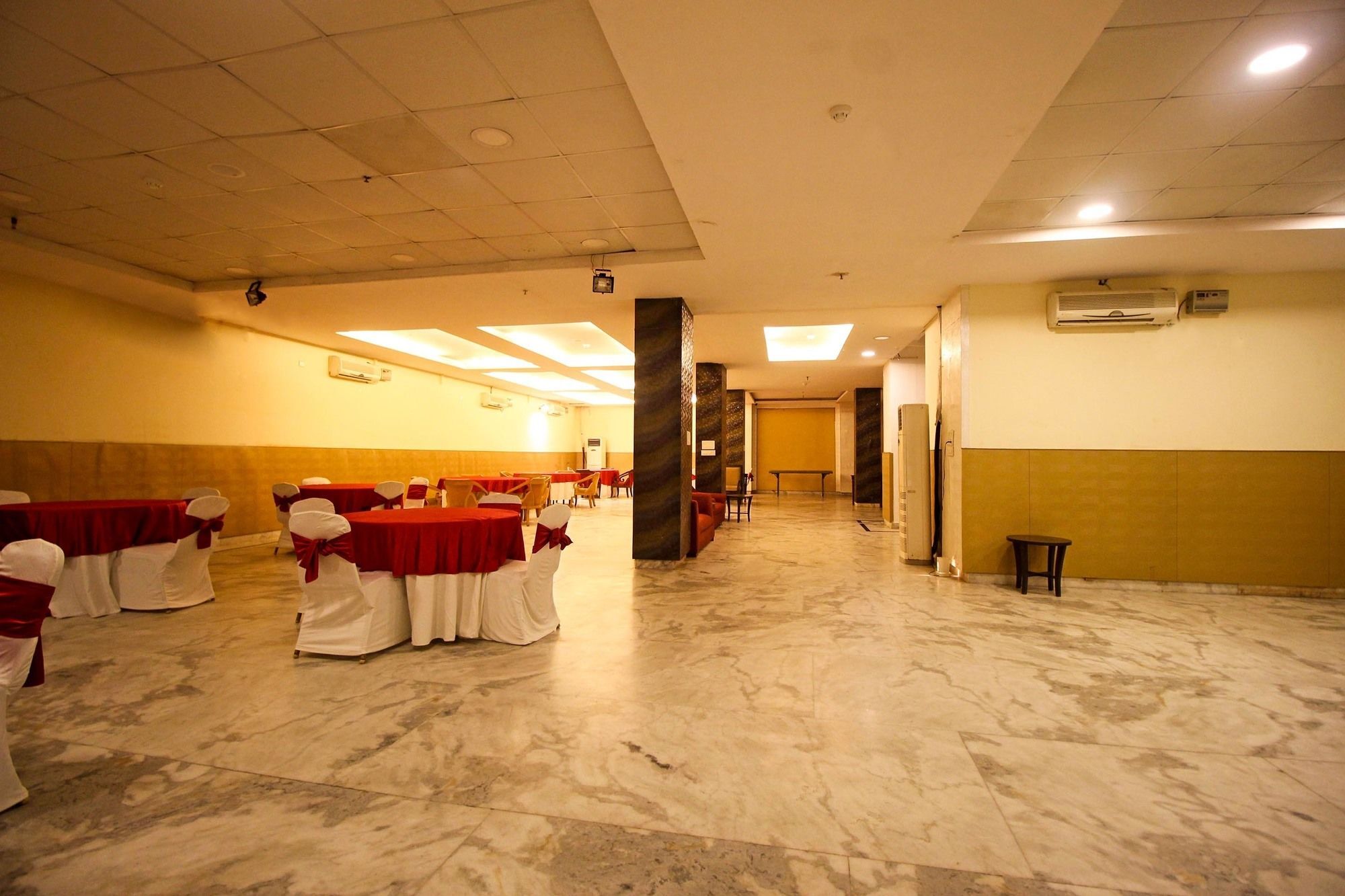 Hotel Oyo 9841 The Vivir 1 à Noida Extérieur photo