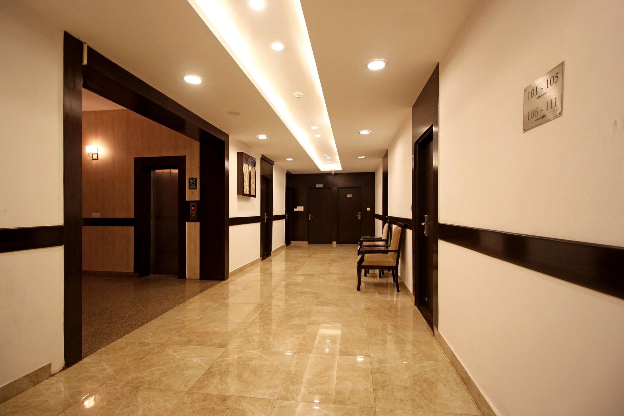 Hotel Oyo 9841 The Vivir 1 à Noida Extérieur photo