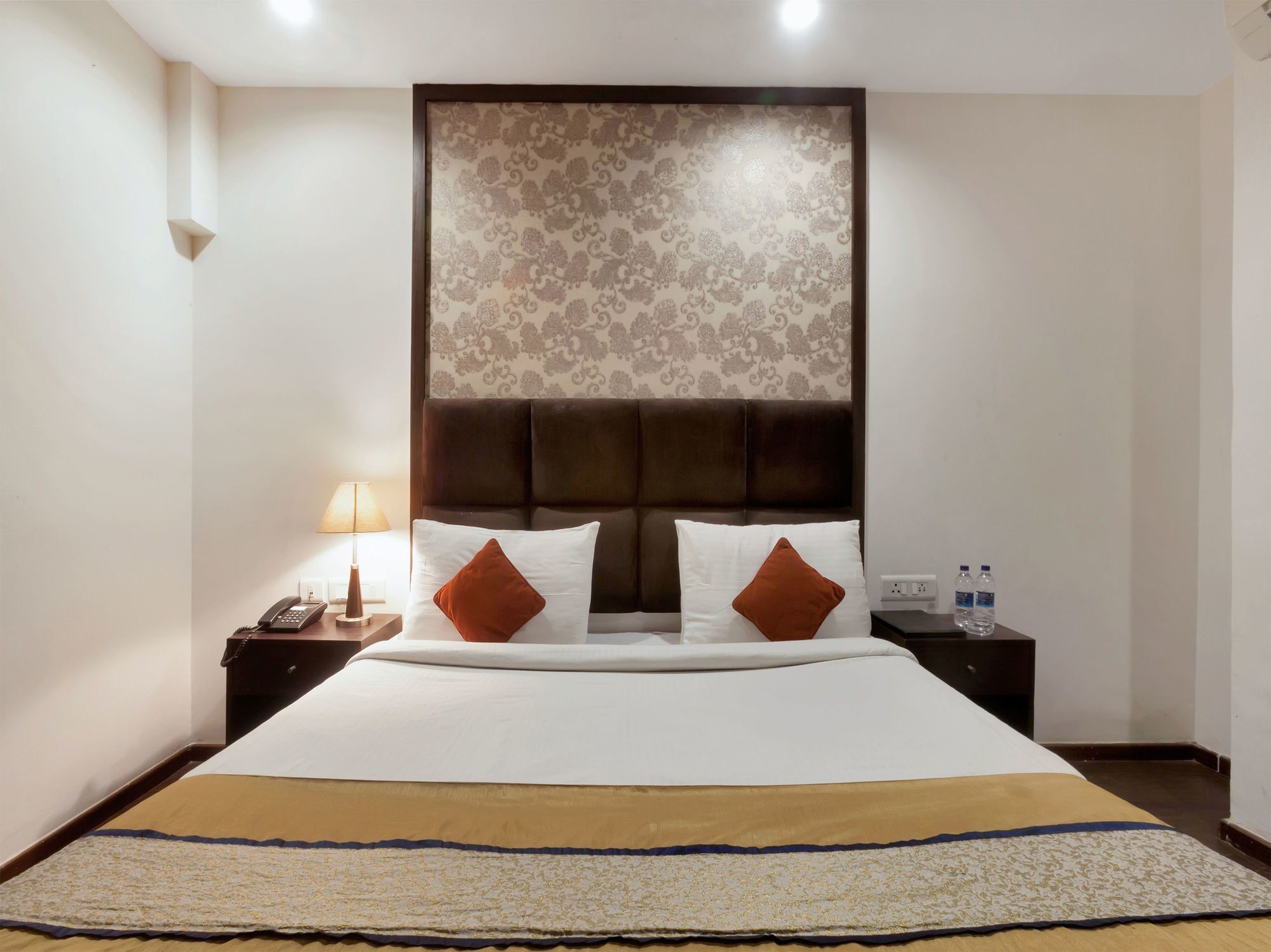 Hotel Oyo 9841 The Vivir 1 à Noida Extérieur photo
