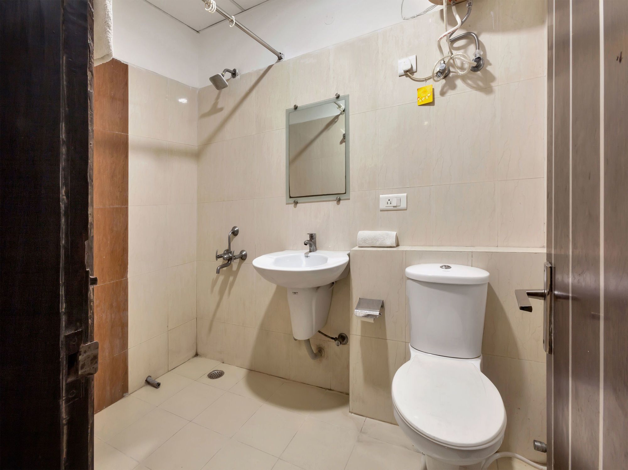 Hotel Oyo 9841 The Vivir 1 à Noida Extérieur photo