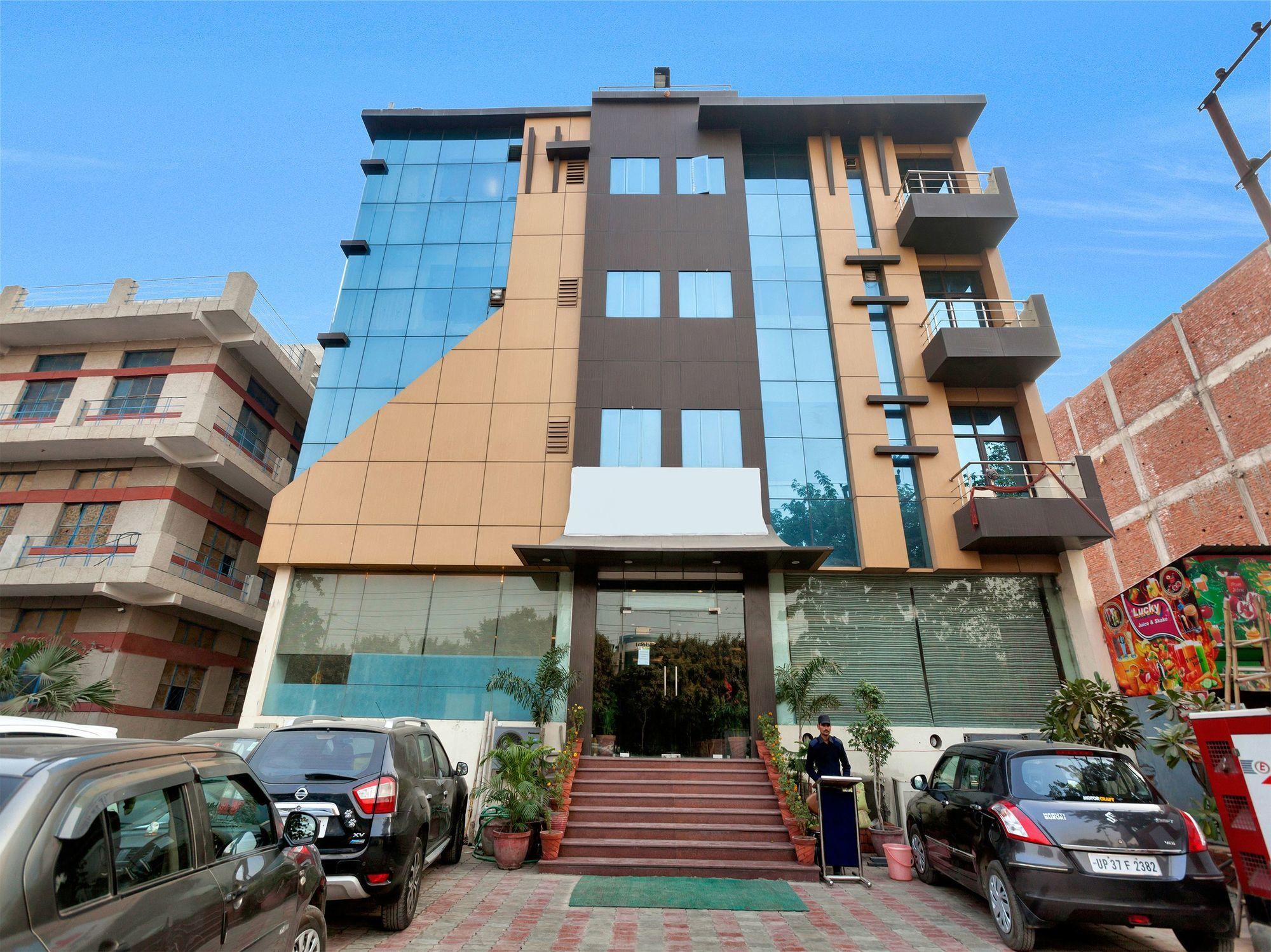 Hotel Oyo 9841 The Vivir 1 à Noida Extérieur photo